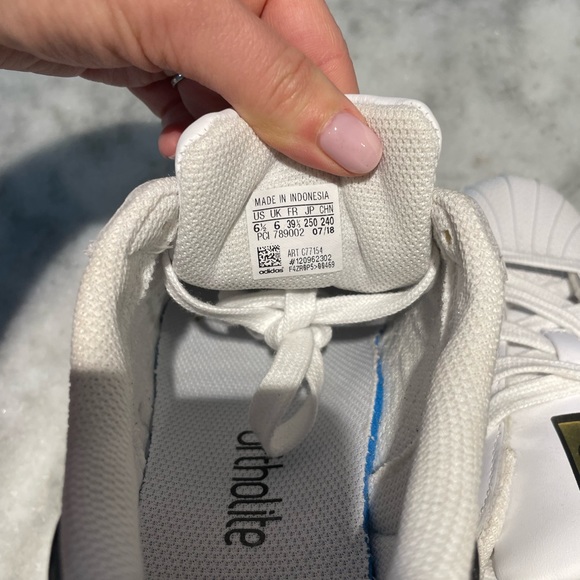 Adidas sneakers - Picture 2 of 4